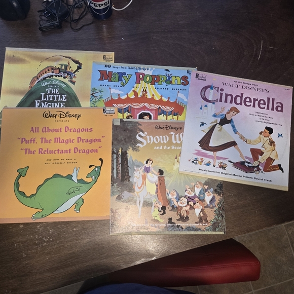 Vintage Disney Vinyl Collection Lot Snow White Cinderalla - Picture 2 of 2